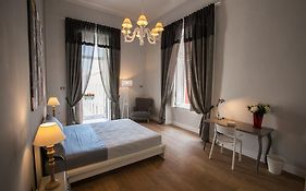 Largo Donnaregina Home